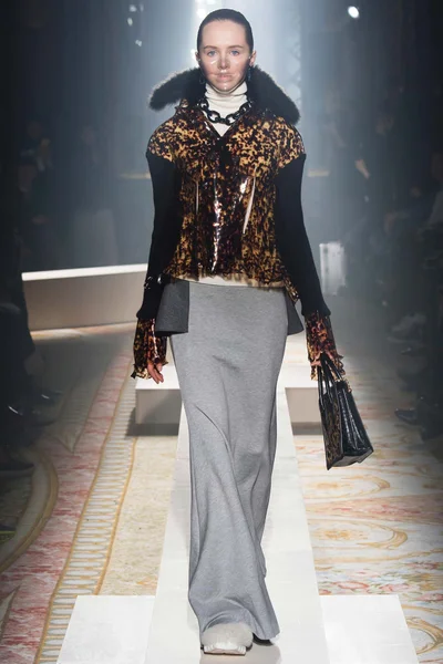 Look 32